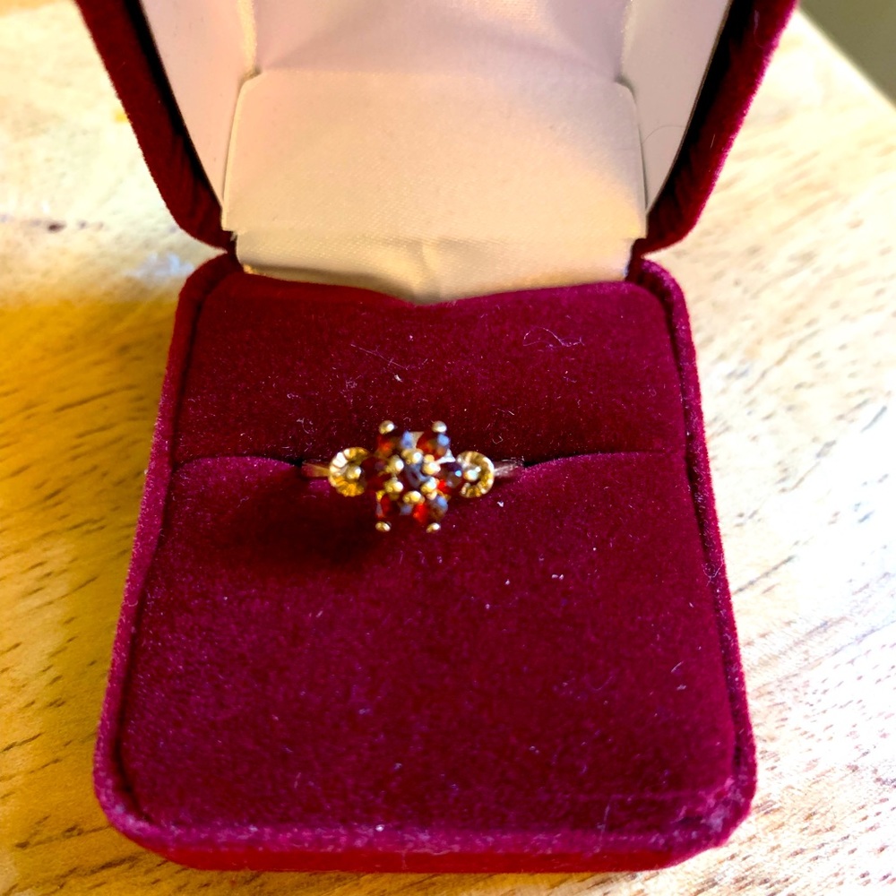 Real 9k gold Garnet flower ring